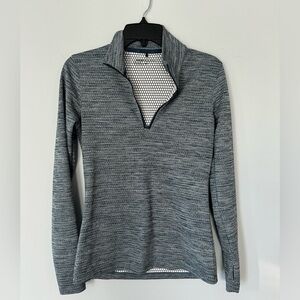 Women’s Nike Dri Fit Quarter Zip Pullover Gray Jacket Size Small Thumb Holes